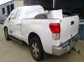 2013 TOYOTA TUNDRA, WHITE, EXTD CAB, 5.7L, AT. 2WD.   Z26492